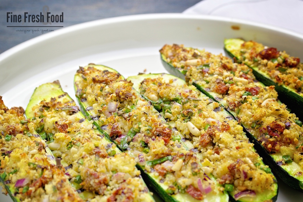 Gefüllte Zucchini