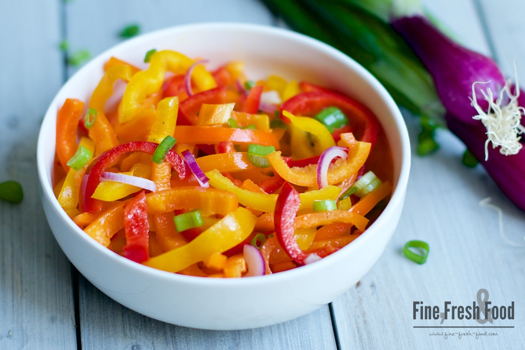 Paprika-Salat mit Honig-Senf-Dressing