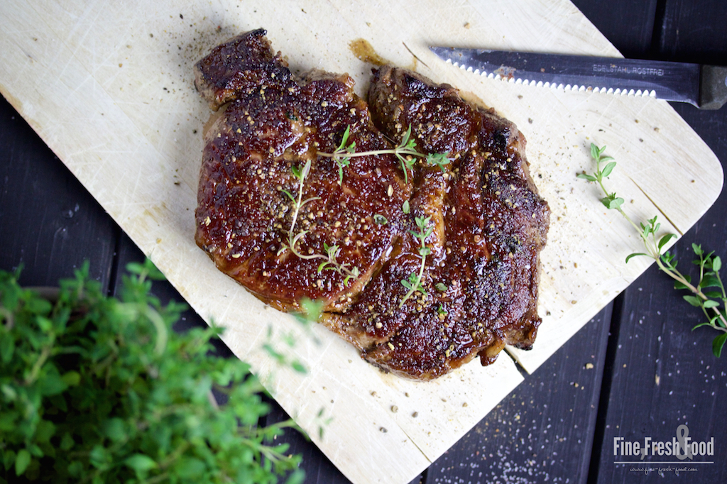 Rib-Eye Steak mit Thymian-Butter