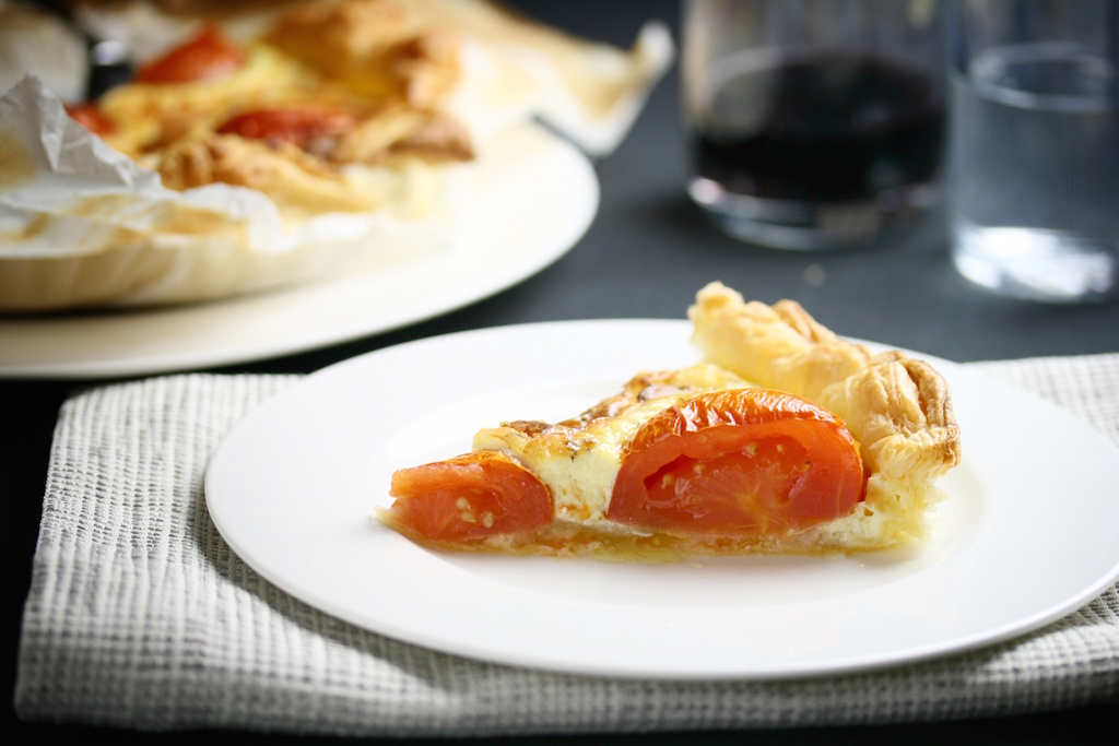 Blätterteig-Tarte mit Feta und Tomaten
