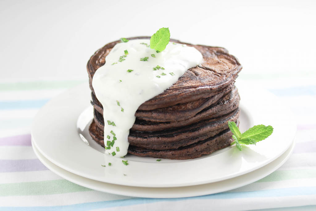 Schokoladen-Pancakes mit Minze-Creme