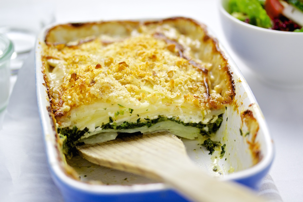 Kartoffel-Spinat-Gratin mit Walnuss-Parmesan-Kruste