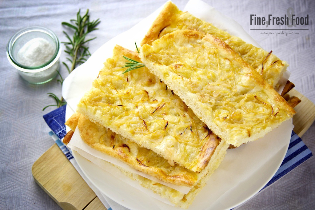 Zwiebel-Focaccia (Focaccia genovese con le cipolle)